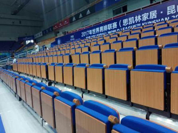 后置式伸縮看臺