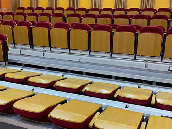 后置式伸縮看臺