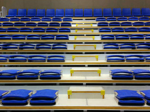 前置式翻版伸縮看臺(tái)