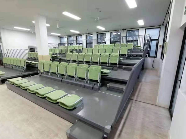 后置式伸縮看臺(tái)