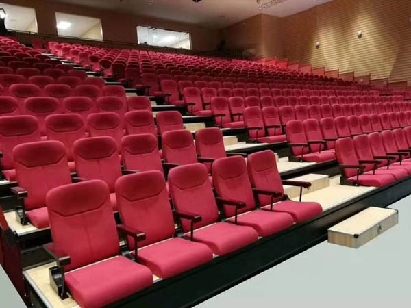 前置式軟包翻版伸縮看臺(tái)