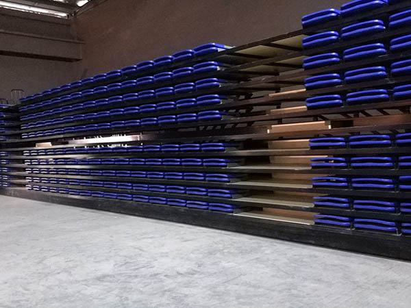 前置式翻版伸縮看臺