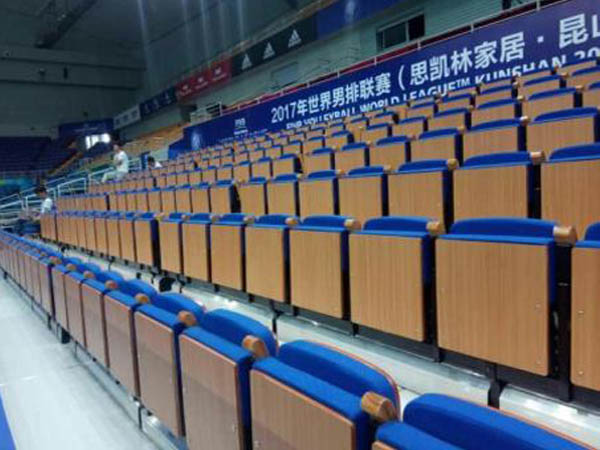 后置式伸縮看臺