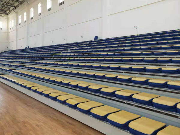 前置式軟包翻版伸縮看臺(tái)