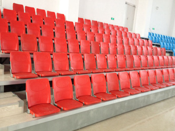 前置式翻版伸縮看臺