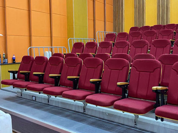 后置式伸縮看臺