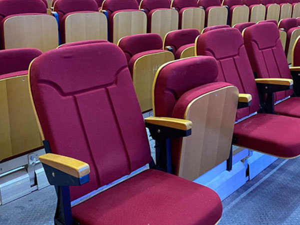 后置式伸縮看臺