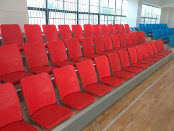 前置式翻版伸縮看臺