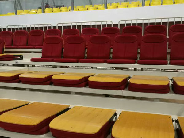 前置式軟包翻版伸縮看臺