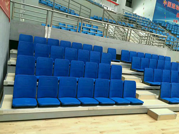 前置式翻版伸縮看臺