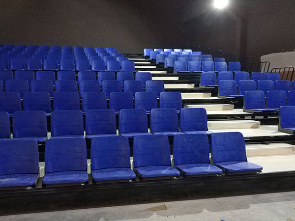 前置式翻版伸縮看臺