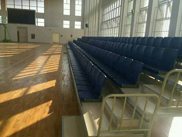 前置式翻版伸縮看臺