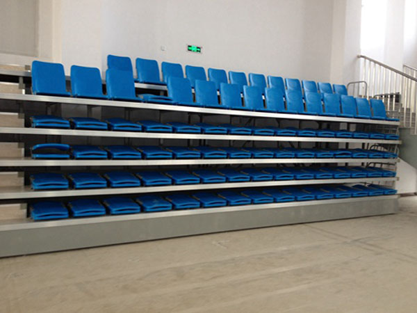 前置式翻版伸縮看臺