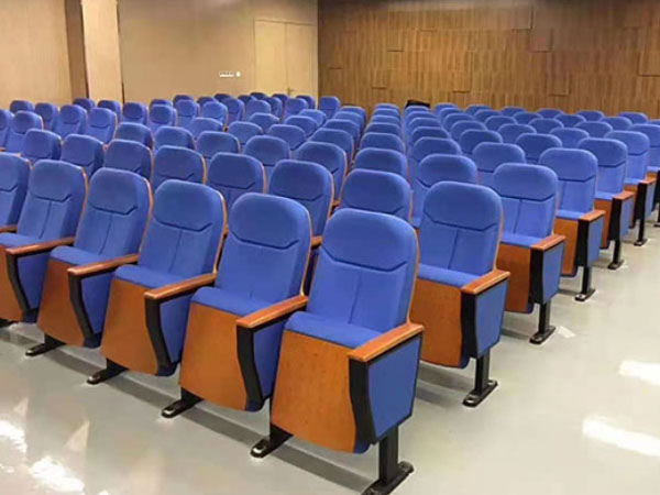 前置式軟包翻版伸縮看臺(tái)