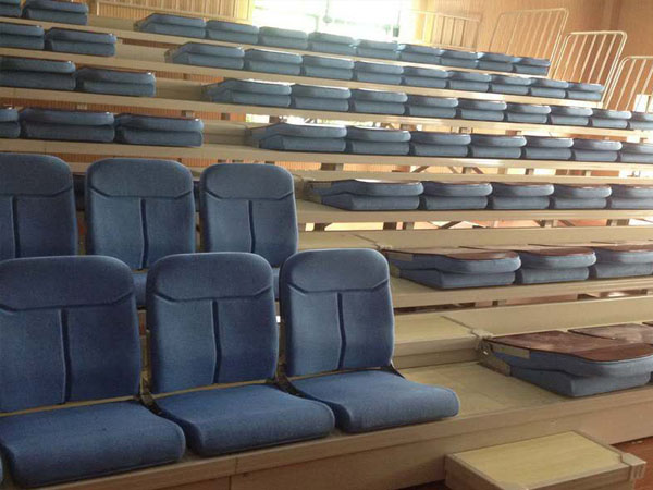 前置式軟包翻版伸縮看臺