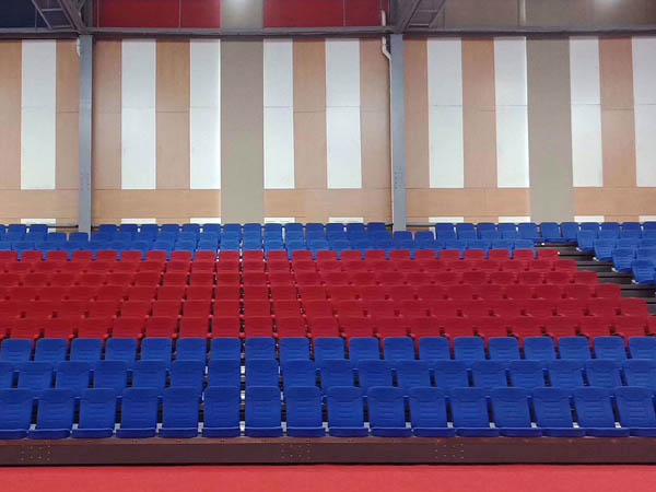 前置式軟包翻版伸縮看臺(tái)