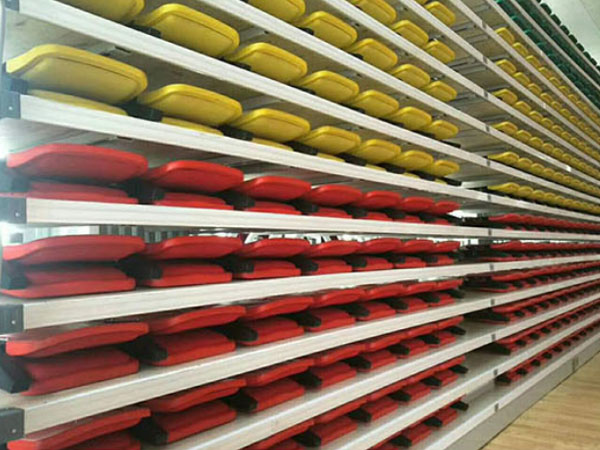 后置式伸縮看臺